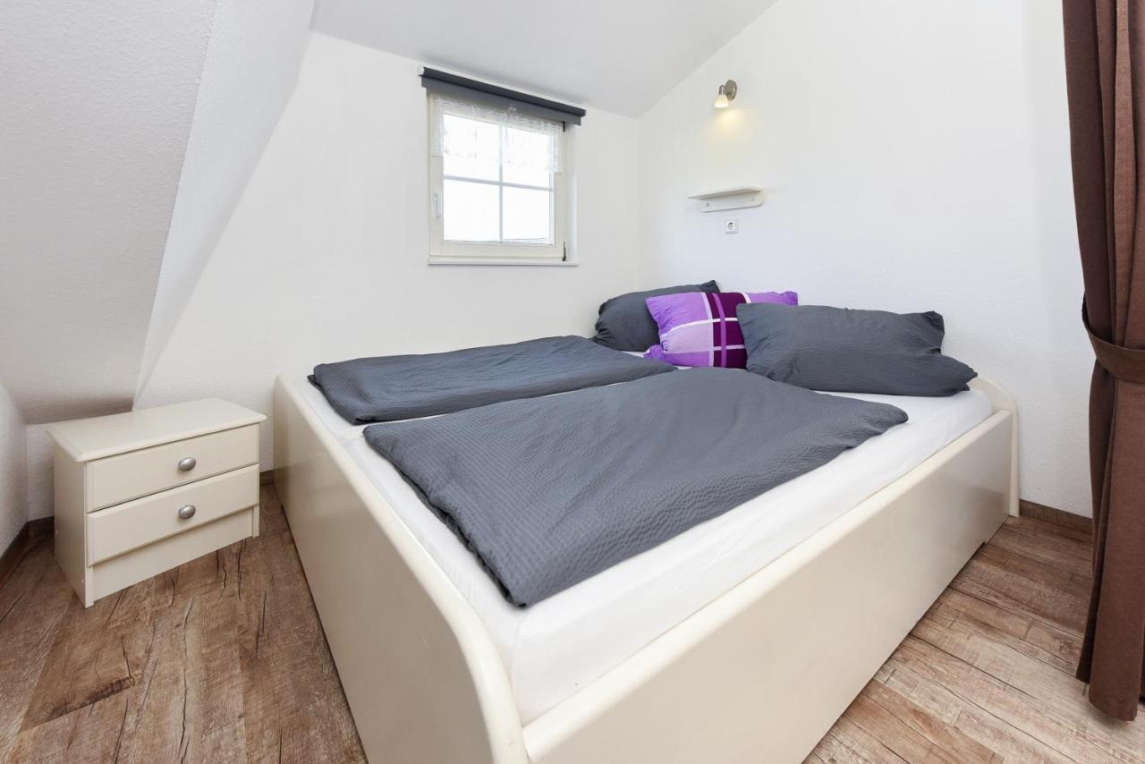 Ferienwohnungen Im Haus Friesische Weite Schillig Exterior foto